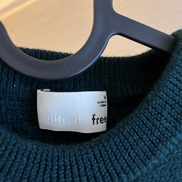 Aritzia - Wilfred - Cropped 100% Merino Wool Sweater - Medium - Picture 2 of 6
